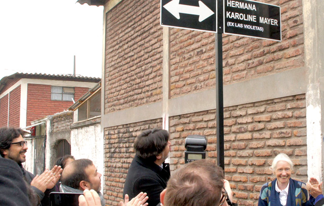 Straßenumbenennung in Recoleta: aus Las Violetas wird Hermana Karoline Mayer