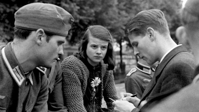 Die Geschwister Hans und Sophie Scholl sowie Christoph Probst 1942: Weitere Mitglieder der «Weißen Rose» waren Alexander Schmorell, Willi Graf sowie der Universitätsprofessor Kurt Huber.