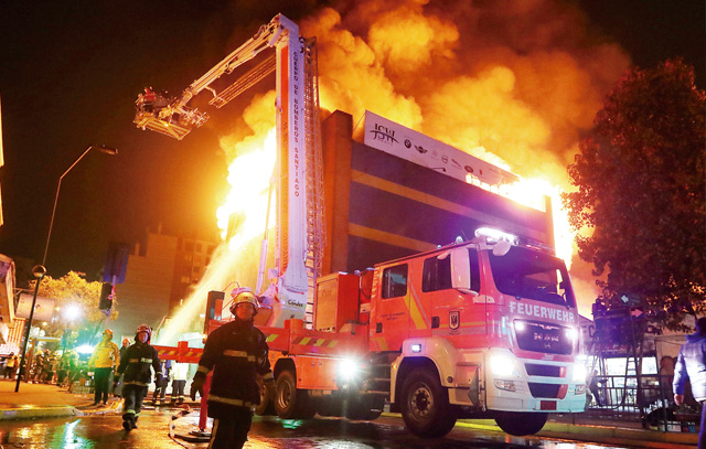 Gebäude-Großbrand im Juni dieses Jahres in Santiago Zentrum: Die 15. Feuerwehrkompanie war mit der Drehleiter MX-15 vor Ort.